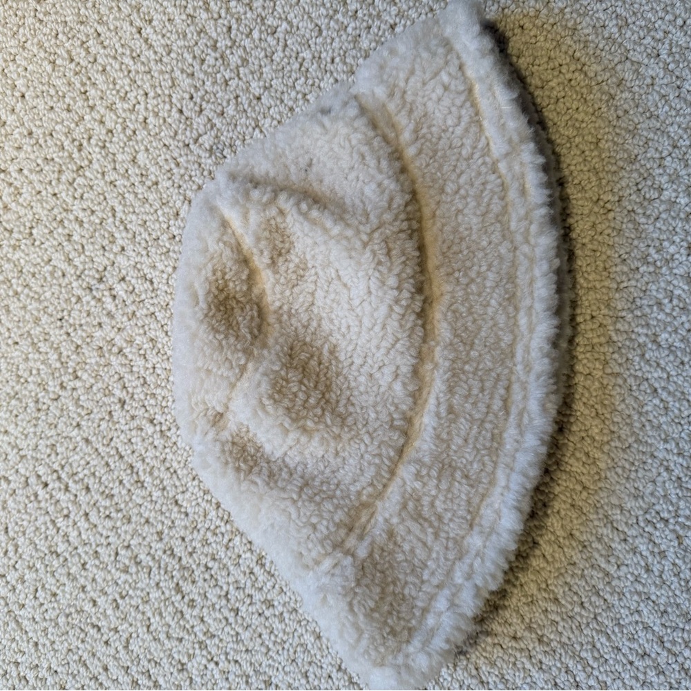 Jocelyn Cream Fuzzy Bucket Hat